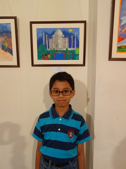 Indraneel Hajarnis with his painting
at Khula Aasmaan show by Indiaart - Edition I