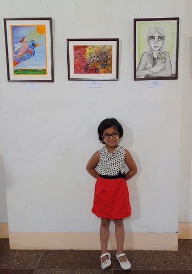 Ira Bandekar with her painting
at Khula Aasmaan show by Indiaart - Edition I