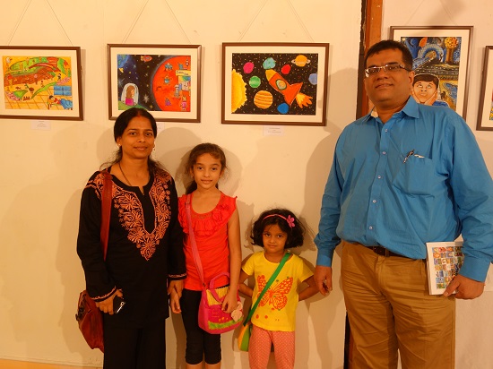 Samruddhi Mullerpatan (8 years)
with her family at Khula Aasmaan -
Children's Art Exhibition -Edition I
presented by Indiaart Gallery