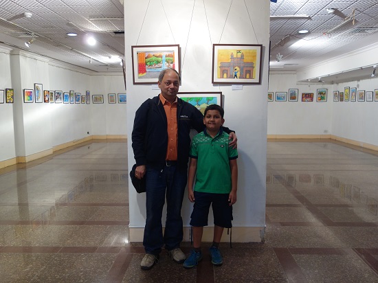 Milind Sathe with Tanmay Karve, one of the
participating child artists at Khula Aasmaan -
Children's Art Exhibition - Edition I