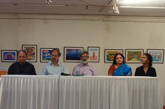 Present on the dais at the closing ceremony
of Khula Aasmaan (L to R) Milind Sathe,
Yashwant Pitkar, Vasudeo Kamath,
Malati Datta, Milburn Cherian