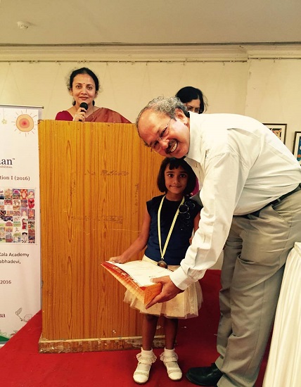Amelia John receiving the certificate
from Prof Pitkar with Sunanda Kalve
behind the podium