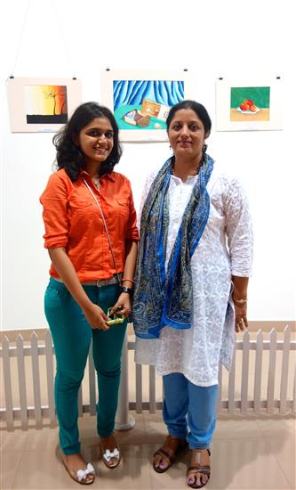Chitra Vaidya with a participating artis