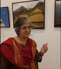 Artist Varsha Randiwe speaks about Milind Sathe's solo photography show at Nehru Centre, Worli, Mumbai - August 2016