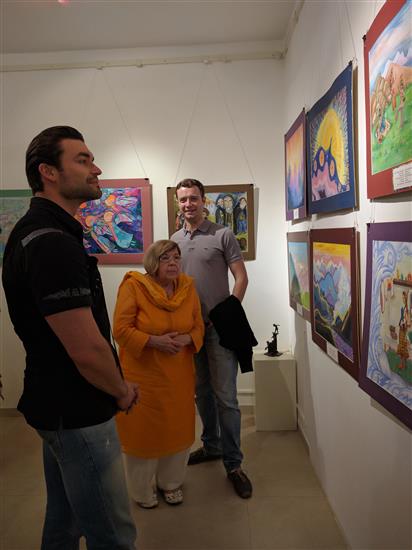 Russian delegation at exhibition of paintings by Russian children at Indiaart Gallery, Pune - 3