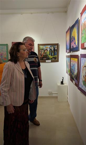 Russian delegation at exhibition of paintings by Russian children at Indiaart Gallery, Pune - 4