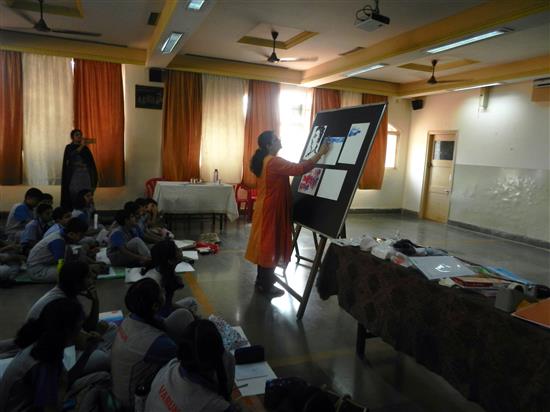 Chitra Vaidya conducted Khula Aasmaan workshop at Orion ICSE School, Mumbai - 1 