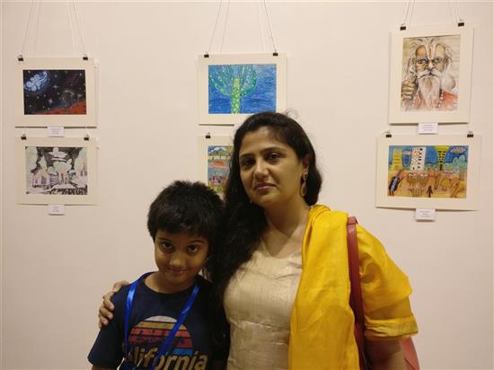 Aarav Kanekar with his mother Vrushali Kanekar at Khula Aasmaan exhibition 