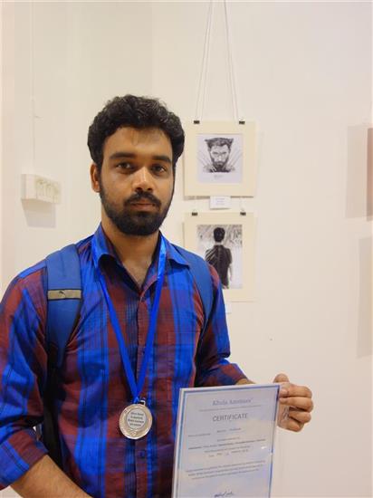  Apurv Thakur with his medal and certificate at Khula Aasmaan exhibition at Mumbai - October 2017