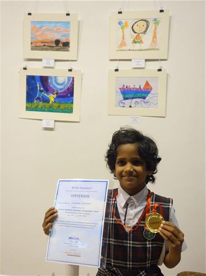 Chinmayee Naravane with her medal and certificate at Khula Aasmaan exhibition at Mumbai - October 2017
                                      