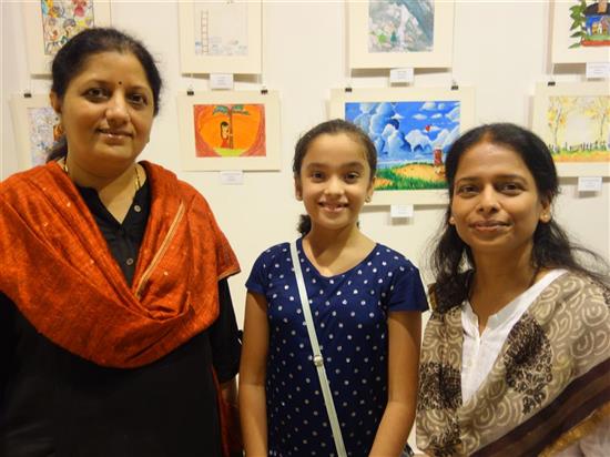  (L to R) Chitra Vaidya, Samruddhi Mullerpatan, Dr. Rajani Mullerpatan at Khula Aasmaan exhibition at Mumbai - October 2017