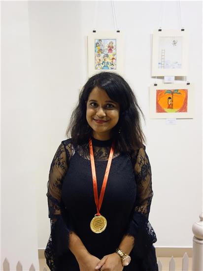 Diptashree Mondal with her medal at Khula Aasmaan exhibition at Mumbai - October 2017 