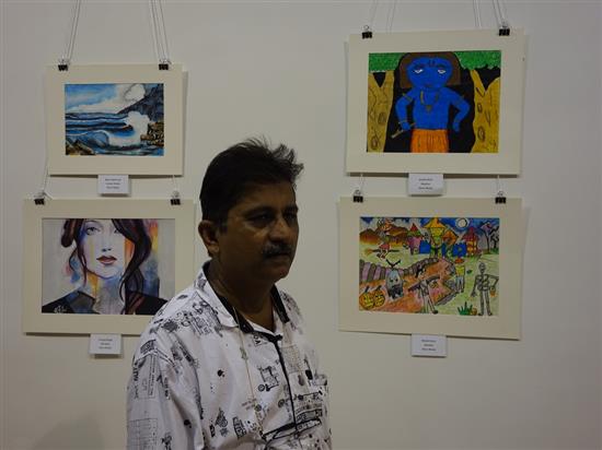 Jaideep Shetty Art Teacher at Jamnabai Narsee School Mumbai with medal winning artwork of his student at Khula Aasmaan exhibition 