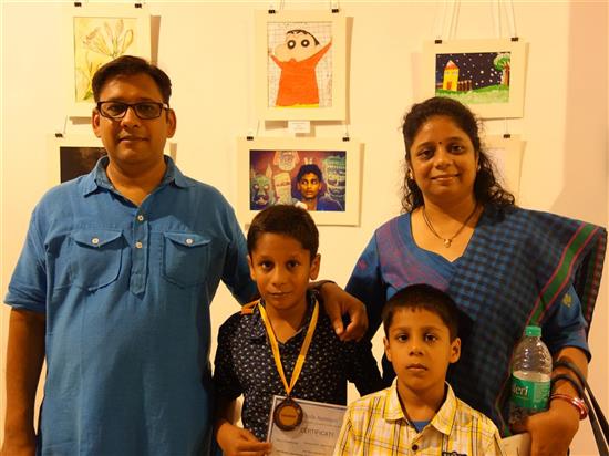  Shounak Dantale with his medal along with family