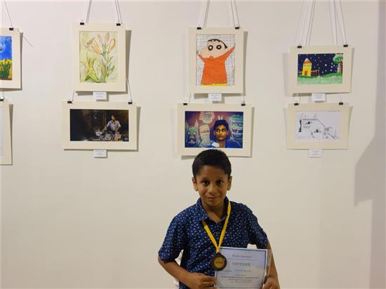 Shounak Dantale with his medal at Khula Aasmaan exhibition at Mumbai - October 2017 