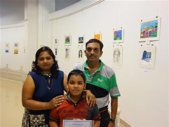  Varad Kanade with his parents at Khula Aasmaan exhibition at Mumbai - October 2017