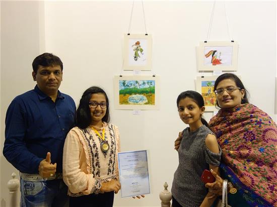  Vidisha Ajmera with her medal and certificate along with family at Khula Aasmaan exhibition at Mumbai - October 2017