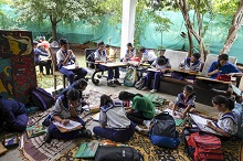 Children of Mansukhbhai Kothari National School painting in a group at Indiaart Gallery 