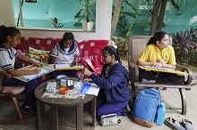 Painting session by students of Mansukhbhai Kothari National School, Pune at Indiaart Gallery