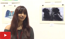 सौम्या रामचंद्रन तिच्या कलाकृतीविषयी बोलताना