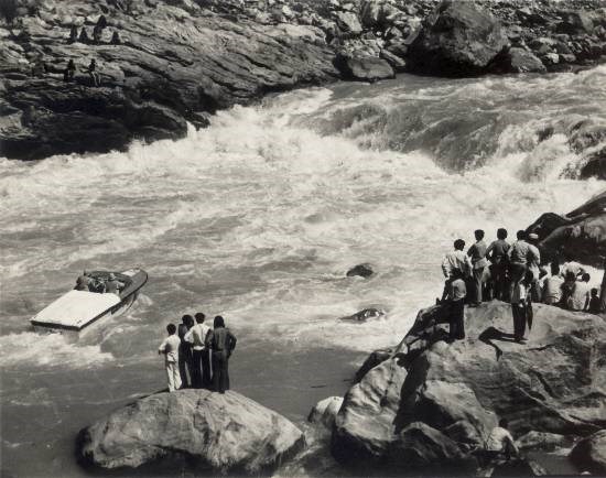Negotiating a very difficult pass on the Ganges, Indo-New Zealand Jet Boat Expedition, 1977, photograph by Prem Vaidya