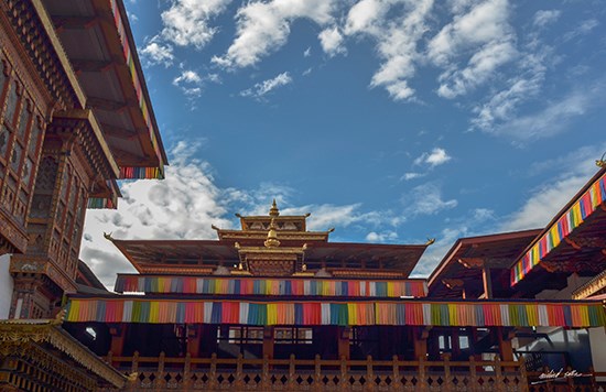Looking at the sky from Punakha Dzong, photograph by Milind Sathe