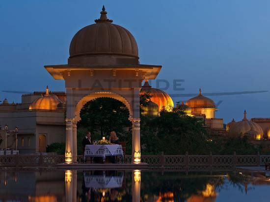 Romantic dinner under Jharoka, photograph by Ali Rangoonwalla