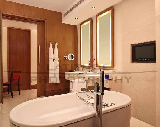 The Oberoi Gurgaon bathroom, photograph by Ali Rangoonwalla