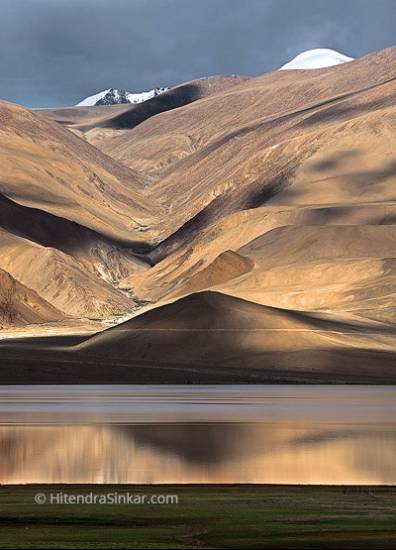 Photograph by Hitendra Sinkar - Golden Light Tso Moriri, Karzok