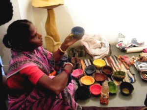 Karuna Chitrakar explaining how to make colours using Herbal