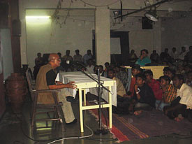 Shri. Prabhakar Kolte delivering the talk