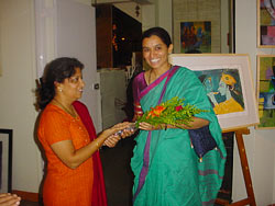Ceramist Priya Patil being welcomed by Dr. Prachee Sathe 