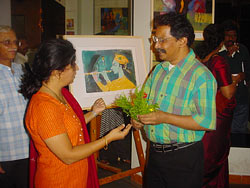 Artist Dinesh Desai being welcomed by Dr. Prachee Sathe