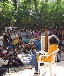 John paiting the live model