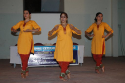 Felicitation ceremony on concluding day of ceramic camp