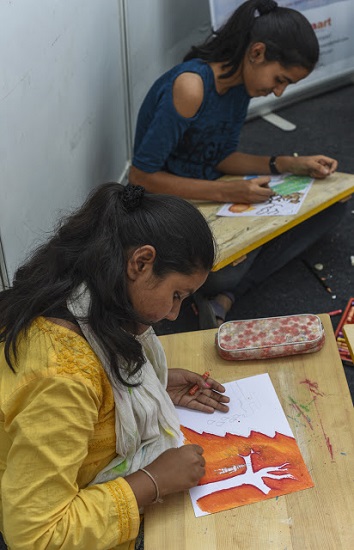 Khula Aasmaan stall at Bharatiya Vigyan Sammelan 2017 - Painting in bright colours