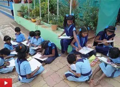 Painting video from art workshop for children at Warvada ashramshala