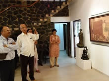 Shri Yashwant Shirwadkar talking to guests at Indiaart Gallery