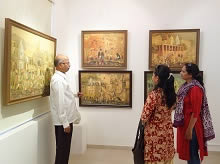 Shri Yashwant Shirwadkar talking to guests at Indiaart Gallery