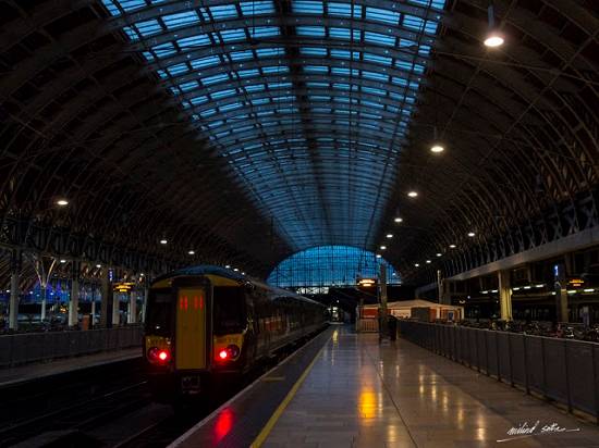 Paintings by Milind Sathe - Early morning at Paddington station